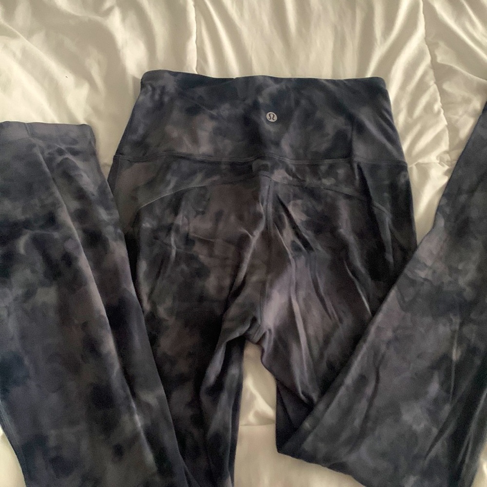 Lululemon super groove, high rise.